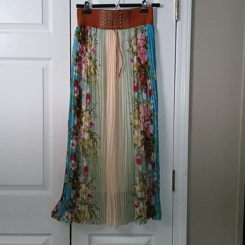 Mint Green  pleated wide waist floral print boho hippie  western skirt  Sz M NWT